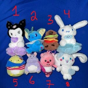 ⭐️ Randomized Plushie Keychain Bundle – 4 Styles Included / 8 ⭐️